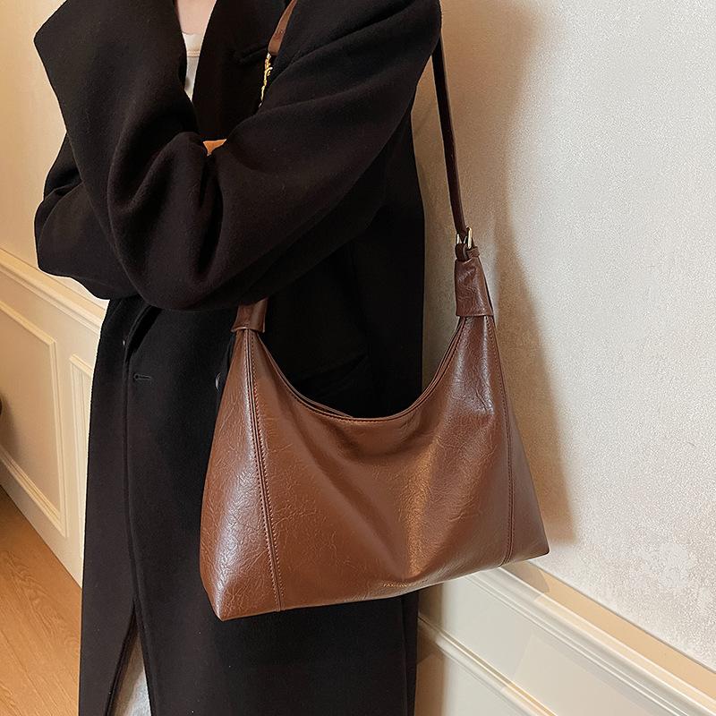 Large Capacity Bag Women'S Fashion Retro Chain Shoulder Messenger Bag Texture Commuter Women Tote Bag