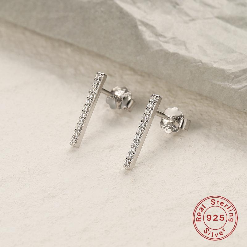 Серьги-гвоздики из стерлингового серебра S925 с дорожкой из фианитов