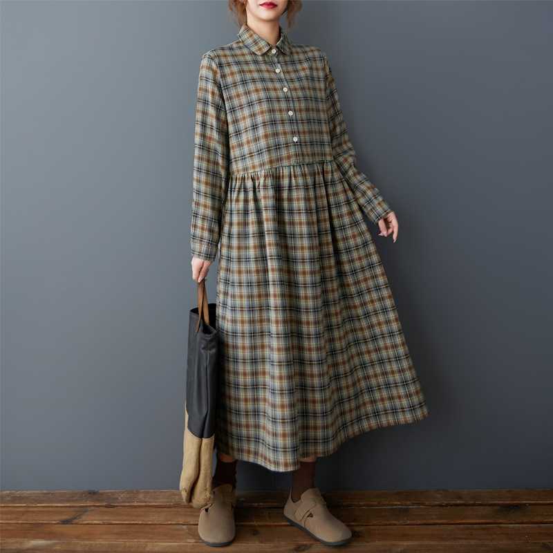 Женское свободное ретро теплое и стройнящее платье средней длины