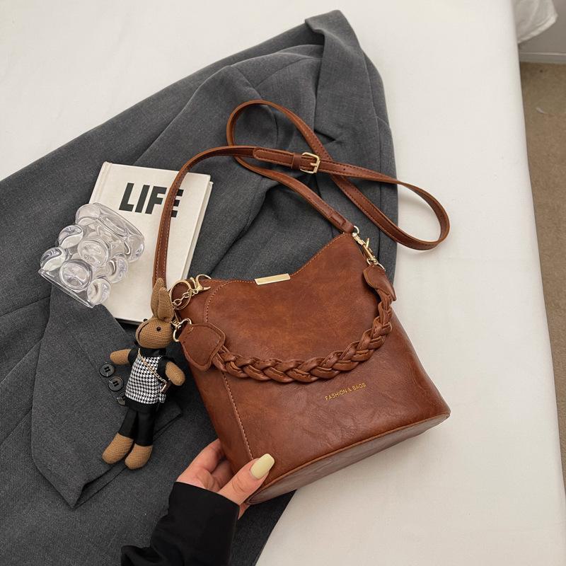 2024 Retro Women's Crossbody Bucket Bag: Early Autumn Versatile Fashion with New Texture