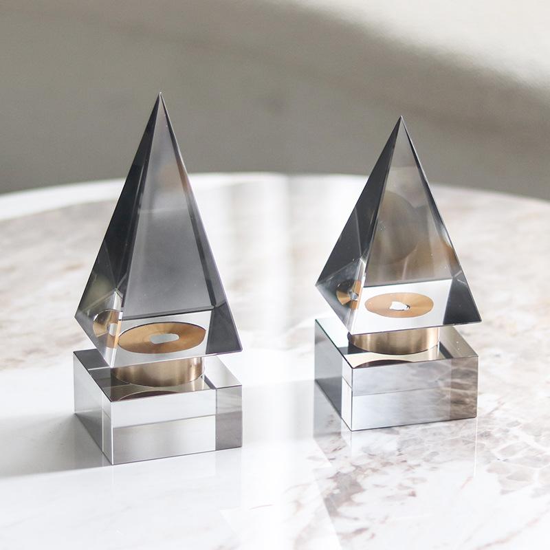 Простые конические треугольные геометрические художественные хрустальные украшения, легкие роскошные модельные дома, креативные украшения в виде пирамиды