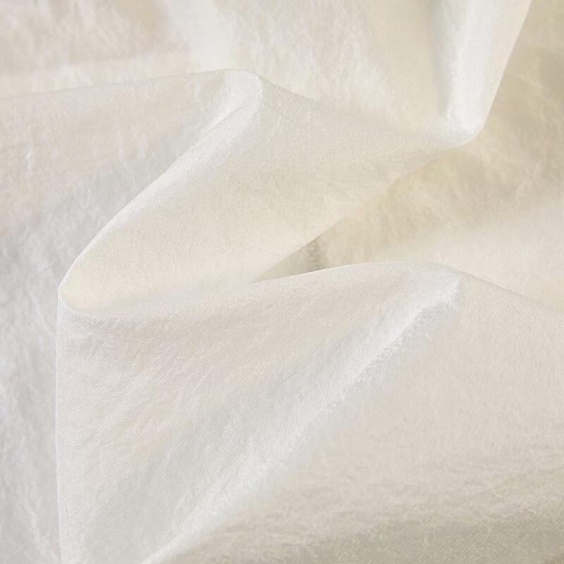 Женская легкая куртка-бомбер с капюшоном на молнии