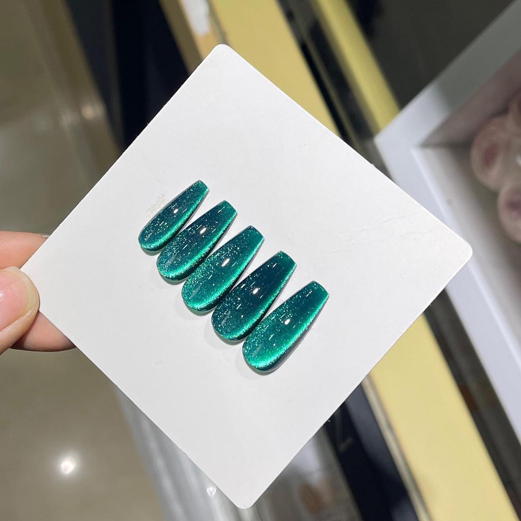 Гель-лак для кошачьего глаза Crystal Green - Градиент от холодного изумрудного до лазурного Мальдив