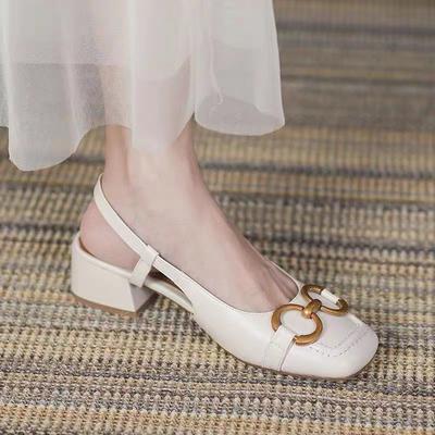 Сандалии женские летние 2025 с низким каблуком, с закрытой пяткой, с кожаным верхом, с ремешком с пряжкой в виде лошади, с перемычкой между пальцами