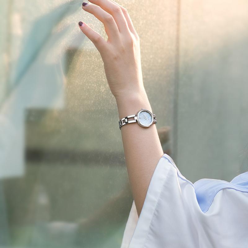 Citizen Коллекция Eco-Drive Часы на кварцевом механизме с питанием от света Браслет из нержавеющей стали EM0631-83D