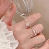 Изысканное женское кольцо-браслет с лунным камнем - Легкая роскошь, Нишевый дизайн, Ощущение высокого качества, Персонализированное для указательного пальца.