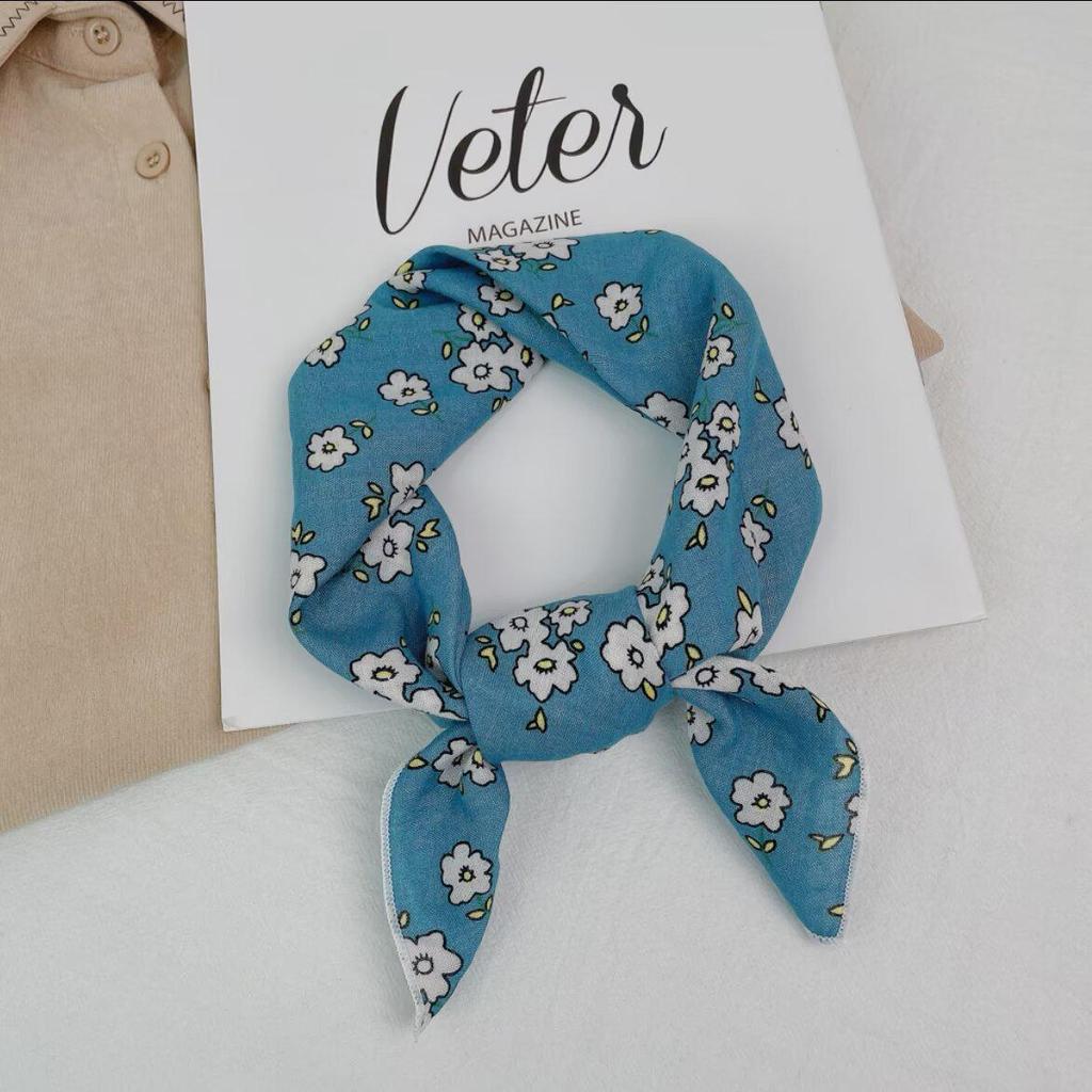 Retro Green Floral Small Silk Scarf - Korean Style Women's Versatile Autumn/Spring Accessory, Thin Square for Neck or Headband