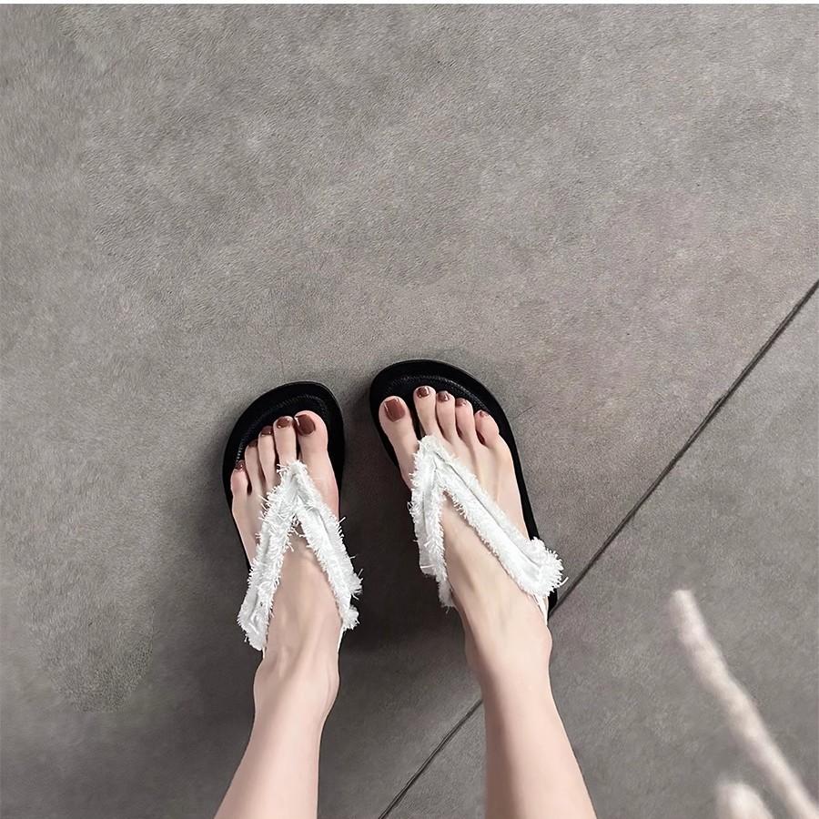 Grape Mother Has the Same Fashionable Silk Rough Edge Flat Bottom Toe Sandals for Women's Summer Minimalist Style Casual Versatile Soft-soled Sandals