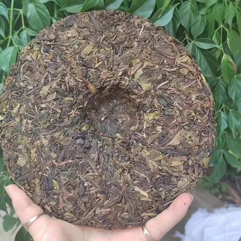 357г Юньнаньский сырой чайный пирог Пуэр 2014 Золотой лист Шэн Пуэр Чай Чайный торт Пуэр