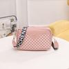 2025Женская сумка женская сумка свежая и ретро пресбиопия маленькая квадратная сумка буквенная тесьма широкий плечевой ремень кроссбоди на плечо