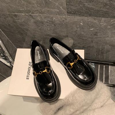 Весна новые ретро лоферы с металлической пряжкой кожа круглый носок легкий вырез черные маленькие кожаные туфли женские C99-1