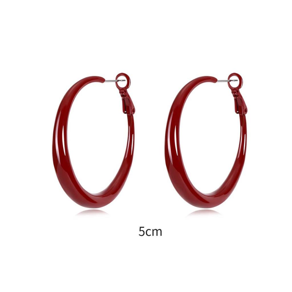 Ретро красные обручи: Серьги в стиле Гонконга на осень/зиму для создания шикарного, подчеркивающего достоинства лица образа