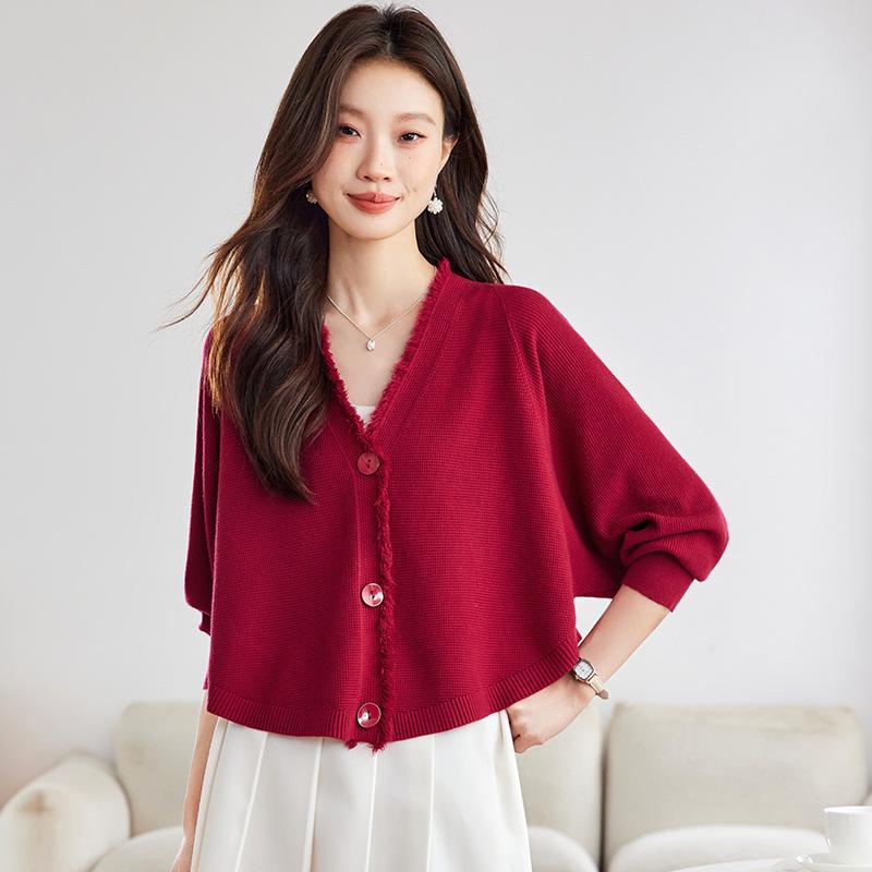 Женский кардиган с рукавами «летучая мышь» и юбка - Модный осенний тренд 2025