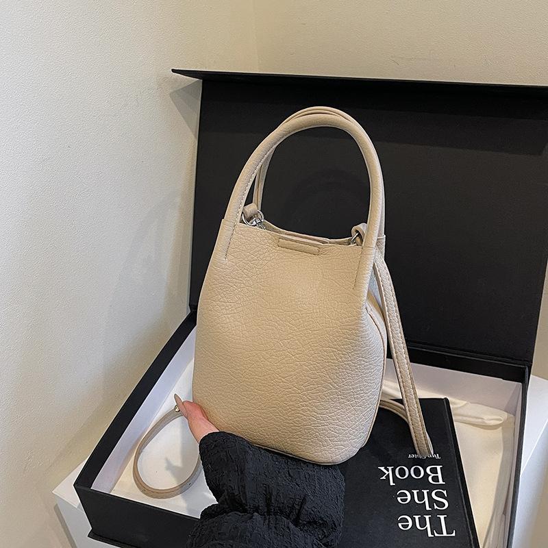 Премиальный нишевый детский рюкзак для мамы, женская весна-лето 2025, новая ретро сумка-мессенджер, женская ручная плиссированная сумка-ведро