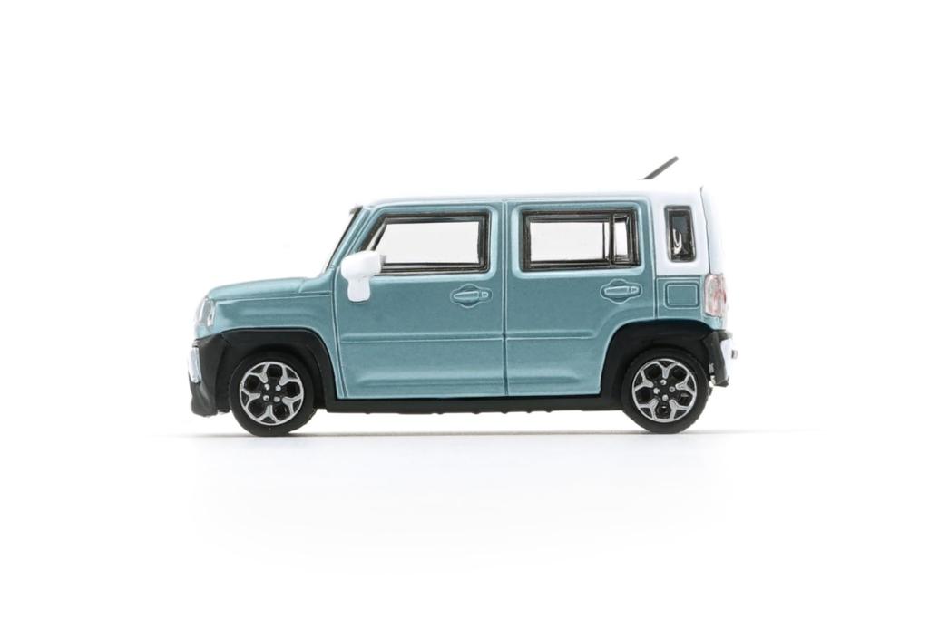 BM CREATIONS Suzuki Hustler 2019 Цвет: Off White (Слоновая кость) с синей/металлической крышей, праворульный, готовая модель 1/64