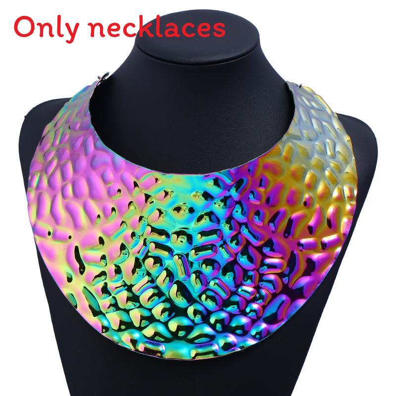 Embossed Fashionable Colorful Metal Disc Design Women Necklace For Style Vintage