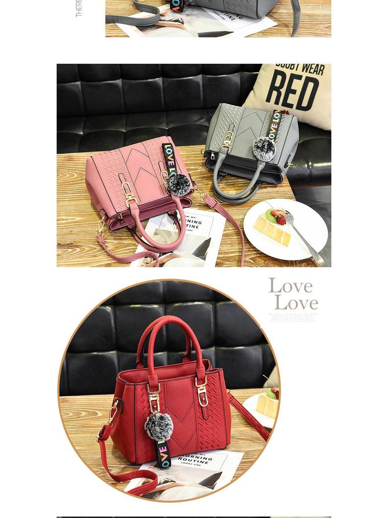 Модные женские сумки 2025 года: Стильные европейские и американские сумки на ремне с подвесками в виде шариков для волос