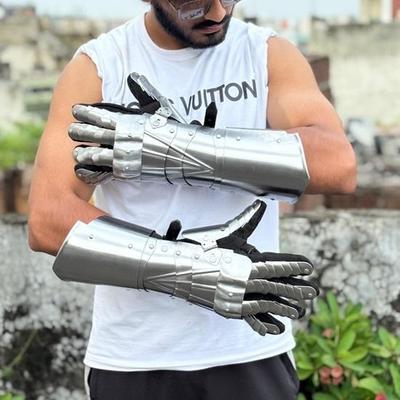 Артикулированные готические наручи Премиальные полированные стальные рыцарские перчатки для аутентичного средневекового LARP, косплея, для энтузиастов доспехов эпохи Возрождения