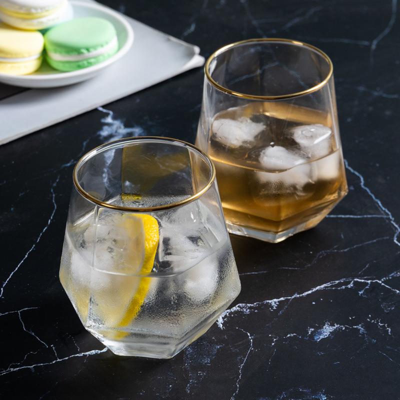 Европейский стиль с золотым краем пластиковый шестиугольный бытовой прозрачный стакан для виски шестиугольный иностранный бокал для вина