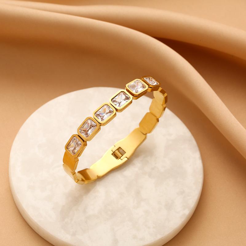 Bohemian Exquisite Gem Decorative Bracelets Suitable For Women To Wear And Dress For Summer Travel