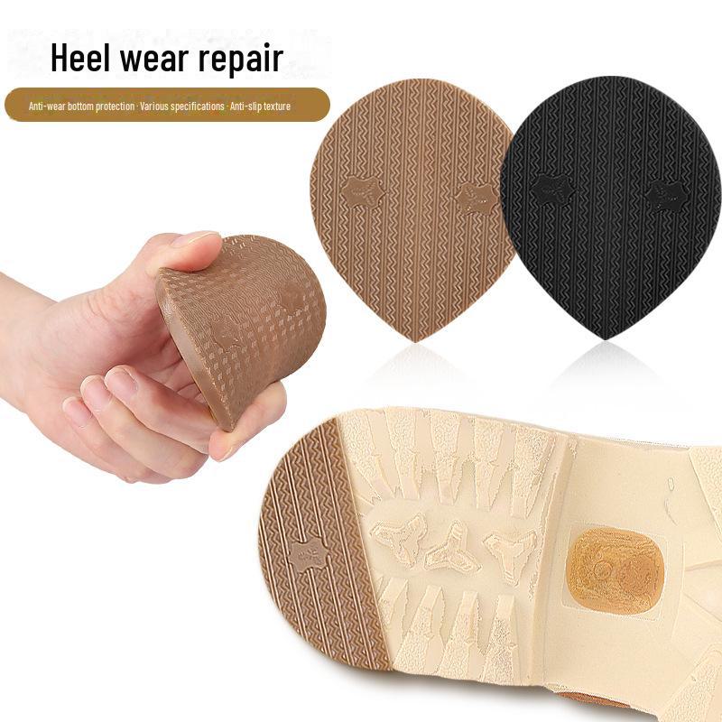 Кожаные спортивные туфли с полукруглым каблуком, противоскользящими полосками и прочной подошвой.