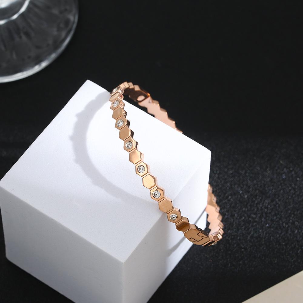 Элегантный женский браслет с бриллиантами в виде сот — титановая сталь, волнистый дизайн, не выцветает, высококачественное золото для пар.