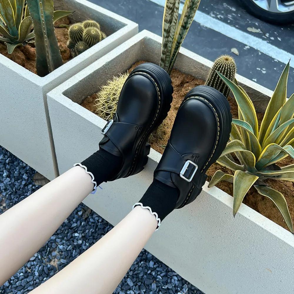 Туфли-лоферы на платформе с пряжкой, женская обувь, новые универсальные туфли из маленькой кожи в британском стиле, женские туфли на платформе с металлической застежкой-ремнем