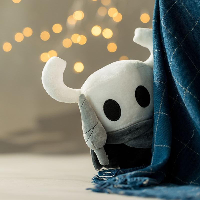 Плюшевые игрушки Hollow Knight Игровой Мастер Трупы Гримм Призрак Набивные животные Кукла Brinquedos Игрушки для детей Подарок на день рождения