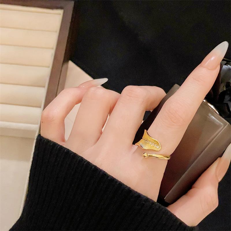 Средневековое Легкая Роскошь Итальянское Матовое Кольцо с Листом Банана Высокий Уровень Ретро Придворный Стиль Индивидуальность Циркон Нишевое Кольцо Женское