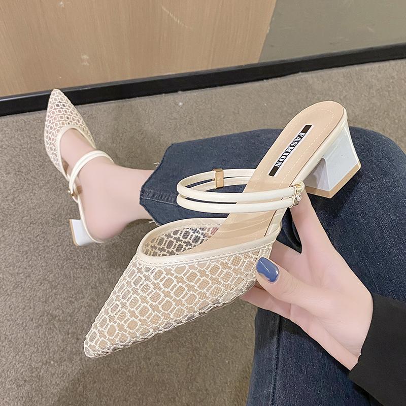 Модные сандалии 2024 года для женщин, большие размеры, средний каблук, сетчатые дышащие тапочки, сексуальные, с острым носком, универсальная верхняя одежда, однотонная обувь
