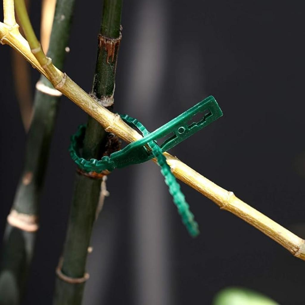 30 Pcs Green Adjustable Plant Ties Flexible Garden Plant Tie Multi-Function Sturdy Garden Plant Twist Tie Plastic Garden Ties Plant Support Tree Shrub