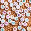 100 шт. 7 мм Модные бусины с буквами от A до Z для изготовления украшений, DIY материал для браслетов, аксессуары ручной работы