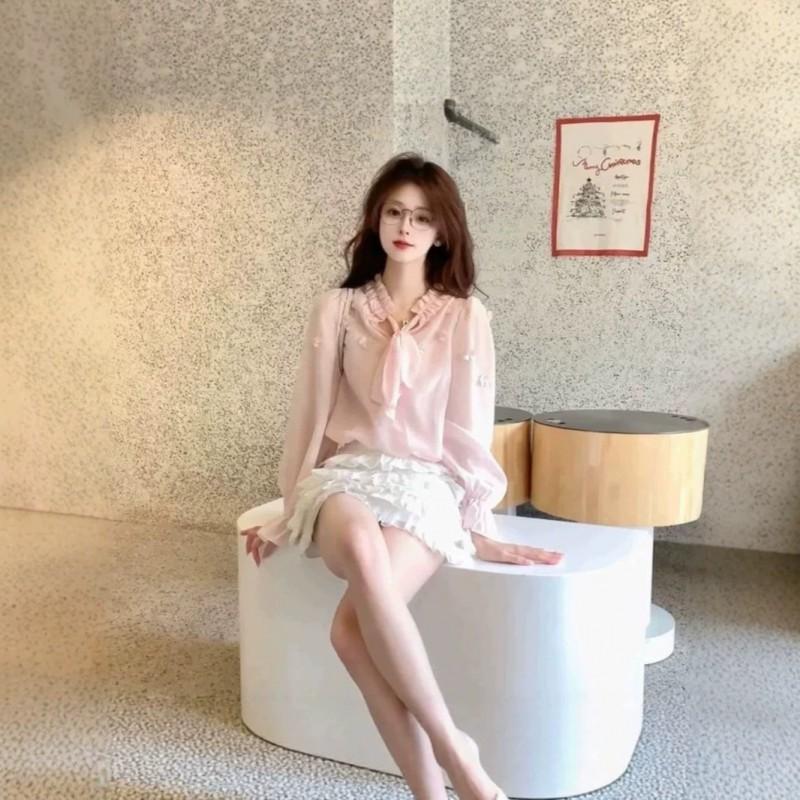 Soft Pink Ruffle Trim Lantern Sleeve Cropped Shirt Slim Fit Elegant Blouse