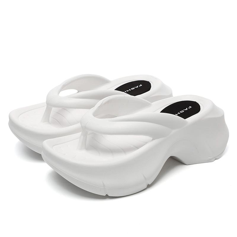 Модные шлепанцы на толстой платформе для женщин 2024 года, летние босоножки на танкетке с клипсой, женские нескользящие пляжные тапочки из ЭВА на толстой подошве
