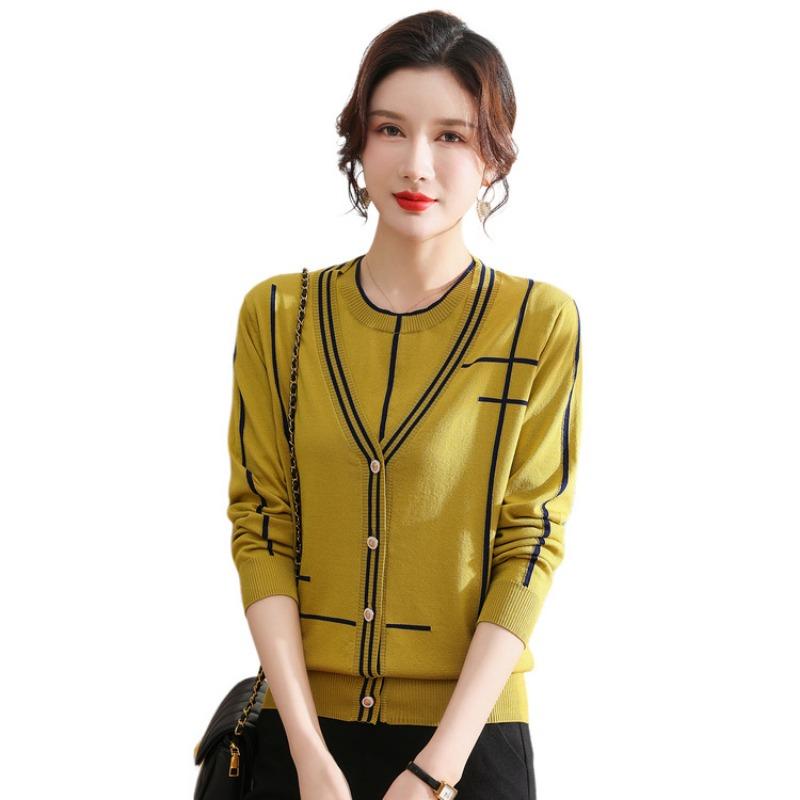 New Middle-aged and Old Women's Age-reducing Leave Two Pieces of Mother Spring Clothes New Suit Knitted Cardigan Fashion