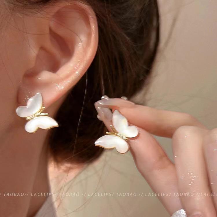 Серьги-бабочки с цирконом: Роскошь, универсальность, тренд сезона осень/зима