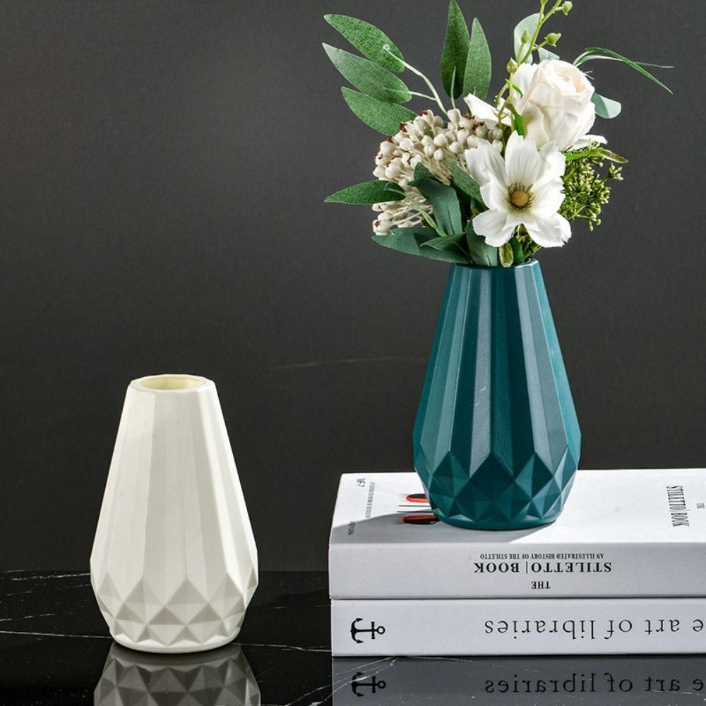 Durable Creative Shaped Flower Pot Nordic Style Vase Ornaments Modern Plastic Flower Vase  Desktop