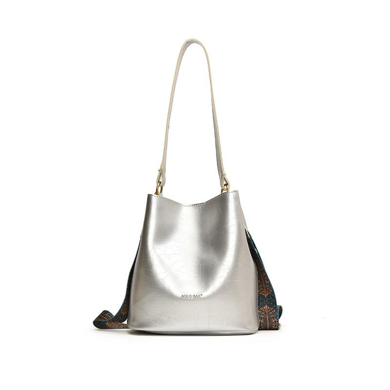 Оптовые сумки женские 2025 осень новая модная сумка через плечо для поездок на работу мягкая кожа большая вместимость сумка-ведро