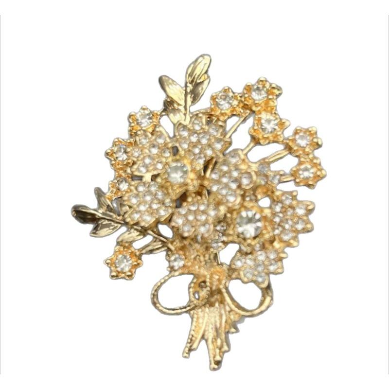 New Fashion Women's Light Luxury Small Flower Brooch Suit Accessories Fashion Fixed Gift Decorative Brooch Gift