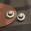Серьги-гвоздики из стерлингового серебра 925 пробы, two-color pearl stud earrings with elegant golden pearl, держатель для цветов с микро-инкрустацией цирконами, легкая роскошь, высококачественные