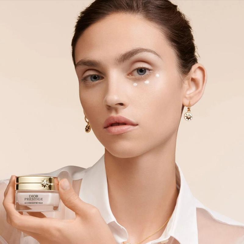 Dior Prestige Le Concentré Yeux, Уход за кожей вокруг глаз, Видимо устраняет 4 признака старения в области глаз, Аппликатор в комплекте