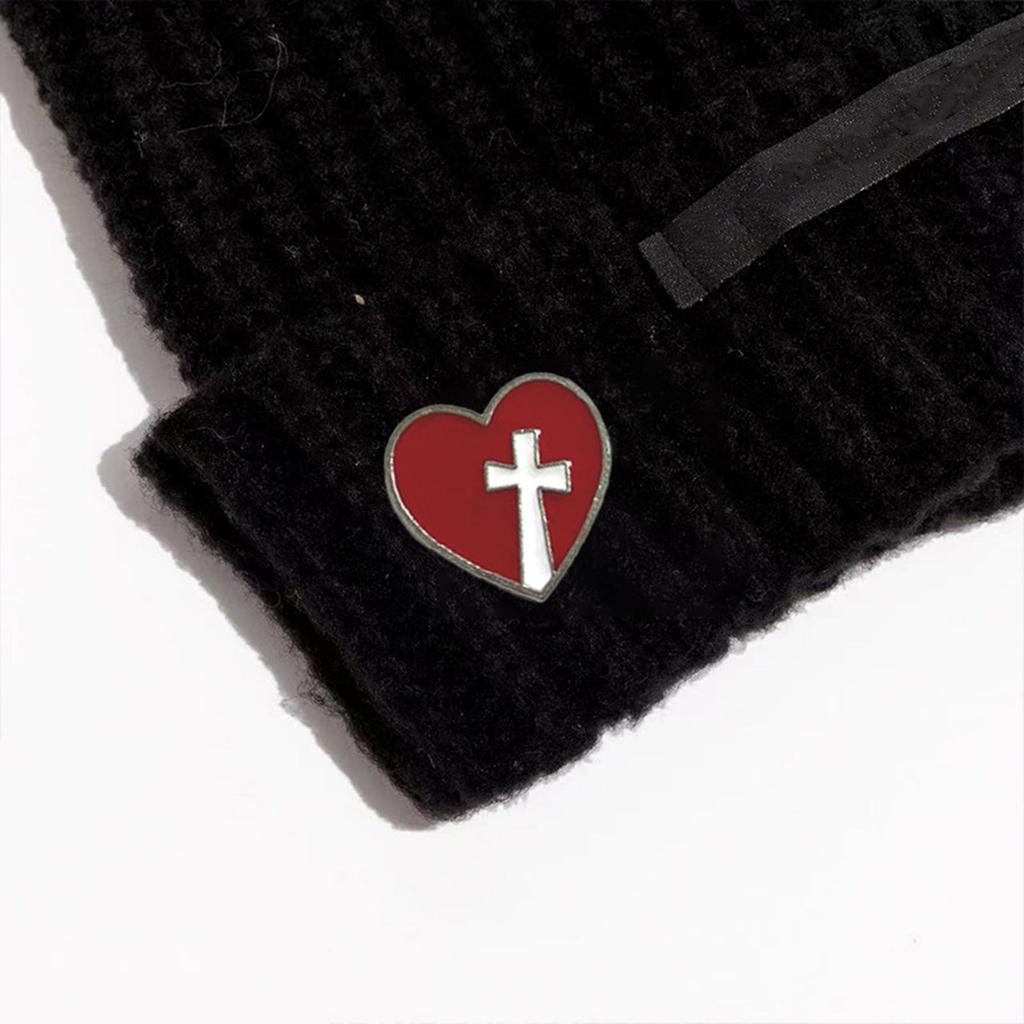 Trendy Heart Brooch Decorative Pin Fashion Badge Alloy Texture Clothing Jewelry for Youthful Style and Individuality