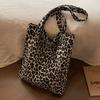 Large Capacity Tote Bag for Women New Leopard Print Tote Bag for Women Fashionable Simple One-shoulder Handheld Commuting Bag for Women