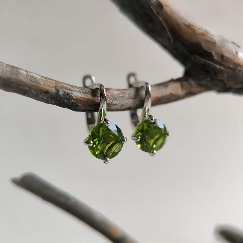 Серебряные серьги с хризолітом (60002318)