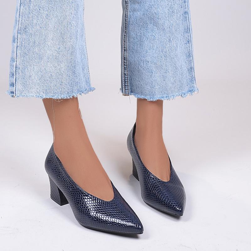 2024 Весна и осень Новые туфли с узором в виде змеиной чешуи Яркие кожаные остроносые туфли большого размера с закрытым носком и высоким каблуком