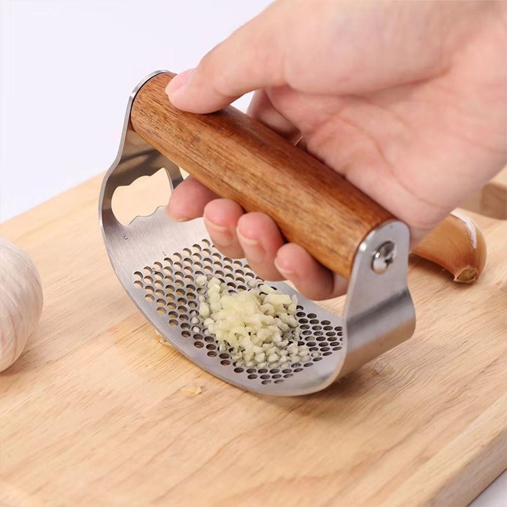 Stainless Steel Garlic Presse Manual Honeycomb Design Garlic Mincer Ergonomic Design Wooden Handle Garlic Crusher for Ginger
