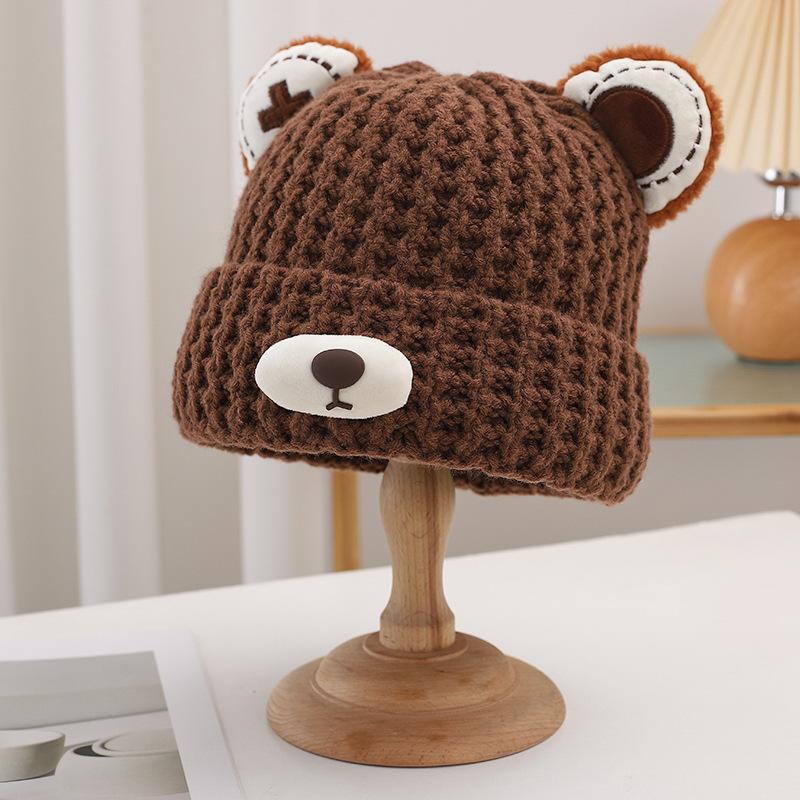 Милая шапка с маленьким медвежонком для женщин на осень и зиму, плюшевая новая корейская вязаная шапка, универсальная теплая защита ушей, утолщенная бархатная шапка от холода