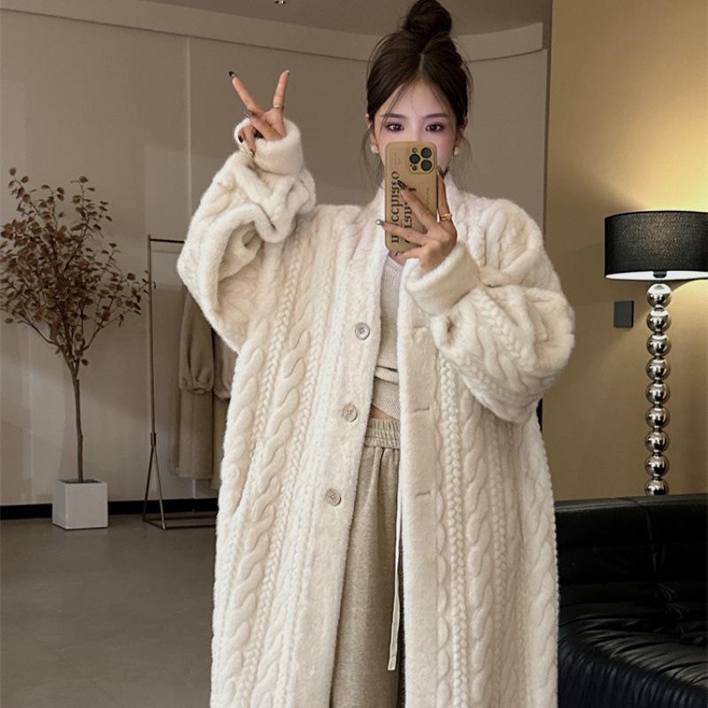 Экологичное женское меховое кожаное зимнее пальто с V-образным вырезом - новый стиль 2024 года