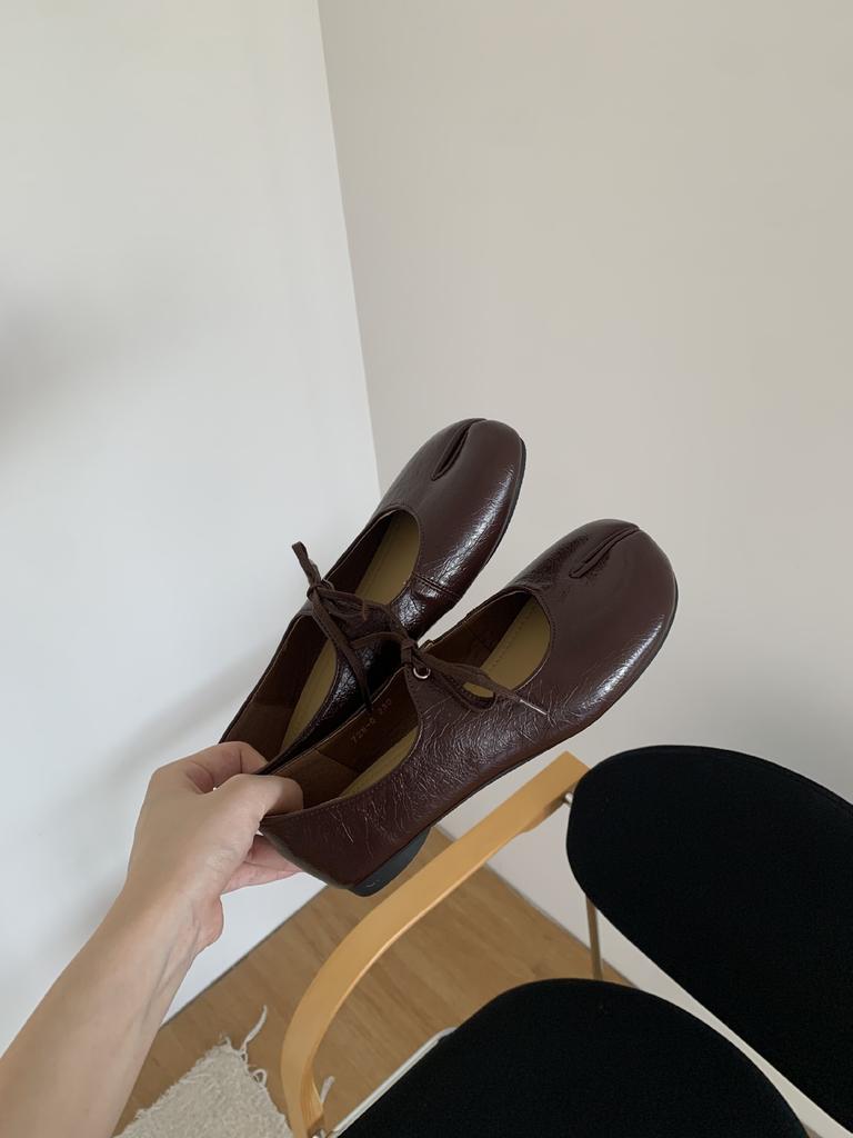 Fashion IPPEUM Tabi Shoes For Women 2025 New Fall Fashion Black PU Leather Split Toe Ballet Flats