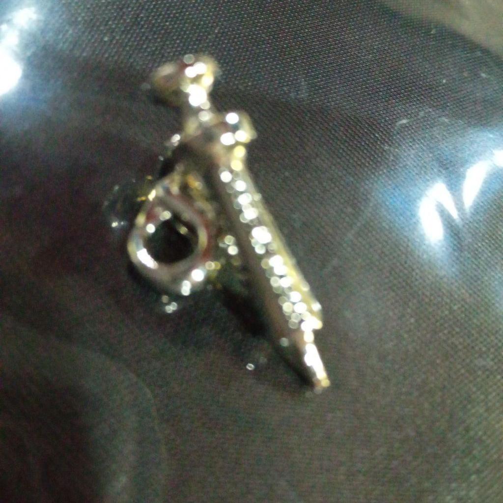 Б/у серебряный шарм Q-pot в форме шприца, примерно. 2.3cm